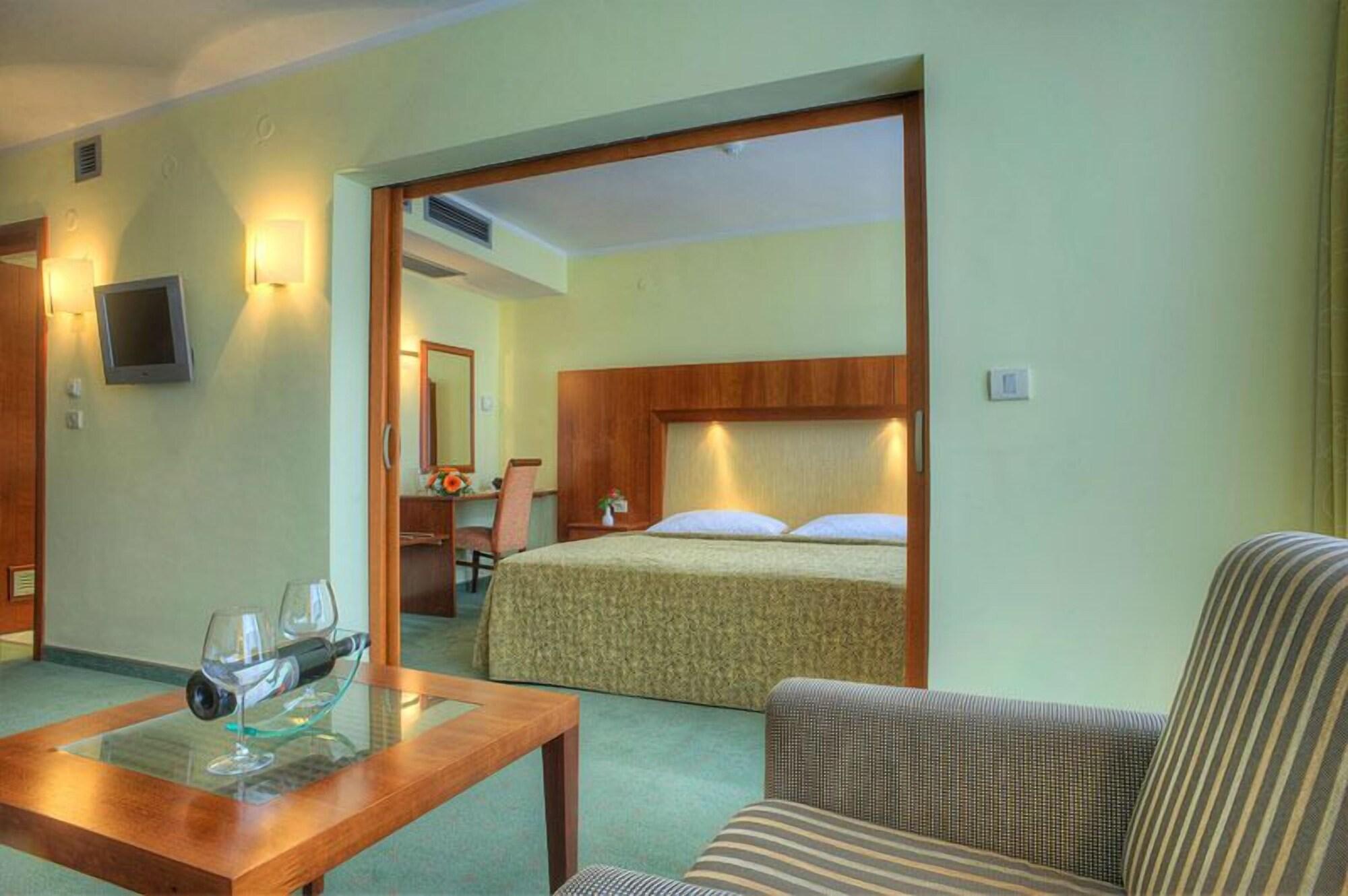 Hotel Rivijera Petrovac Εξωτερικό φωτογραφία