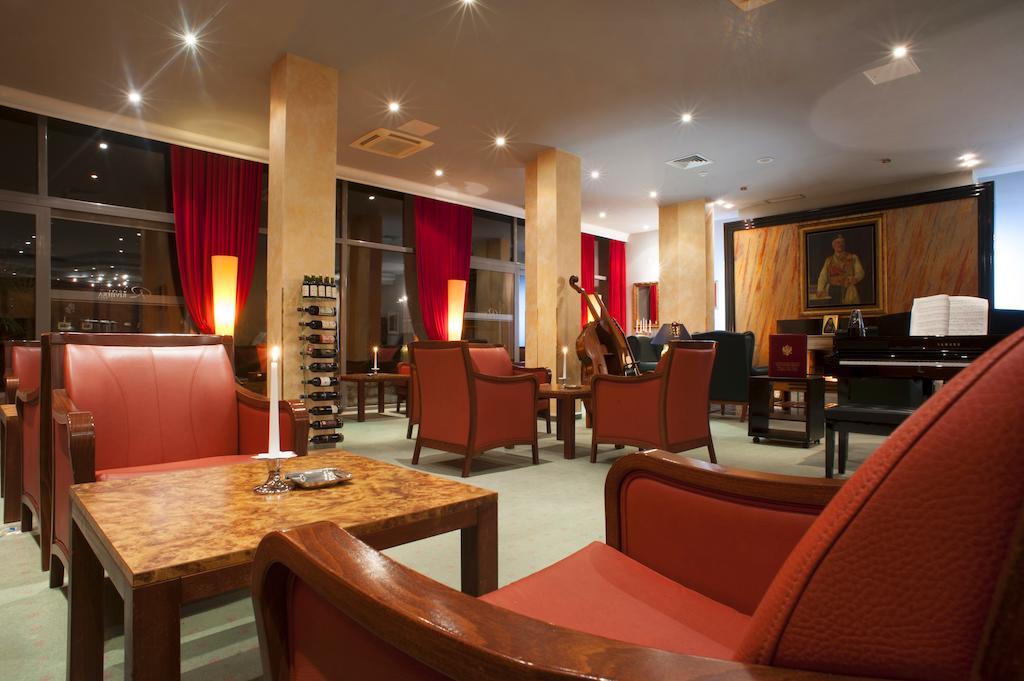 Hotel Rivijera Petrovac Εξωτερικό φωτογραφία