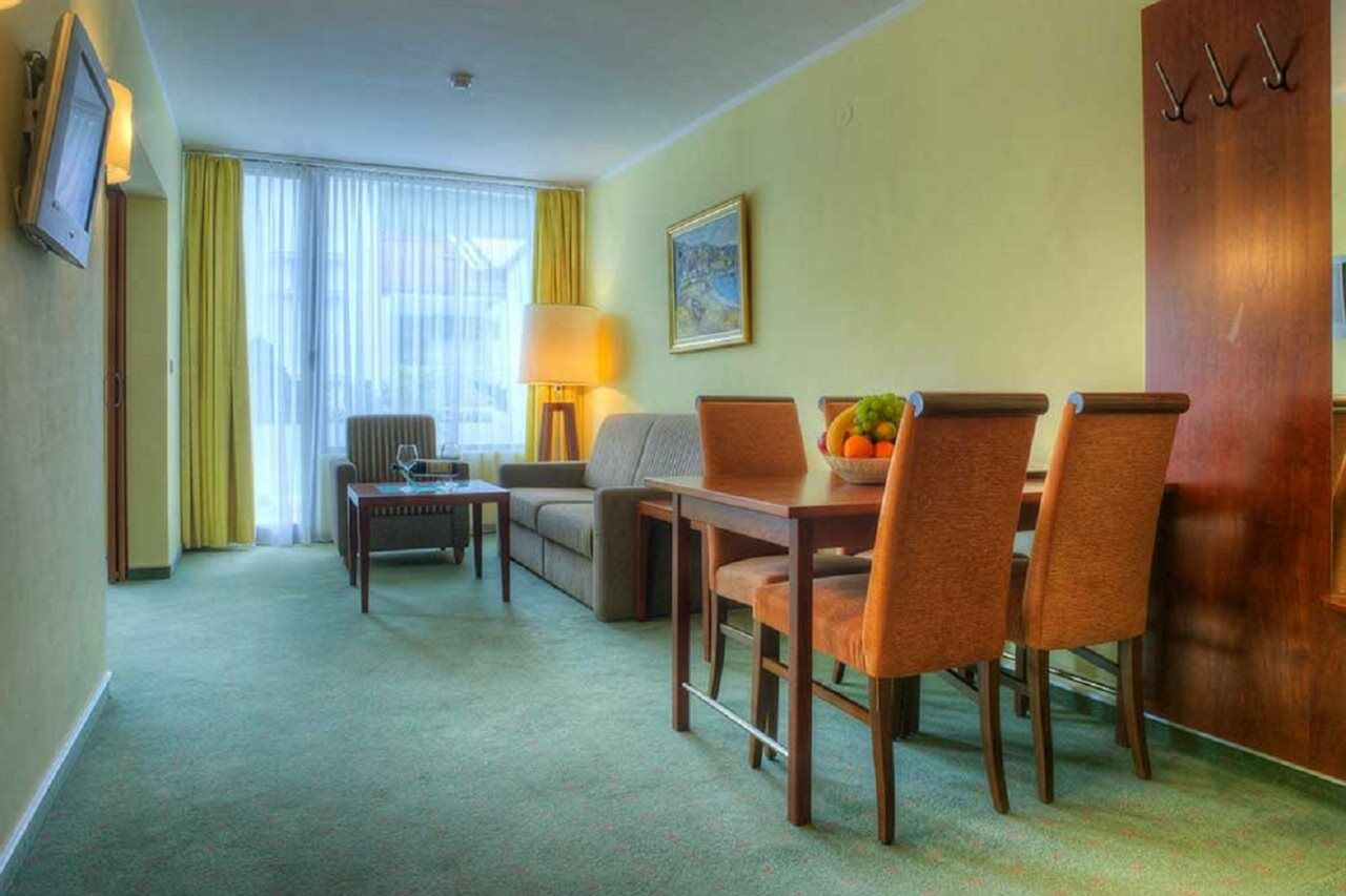 Hotel Rivijera Petrovac Εξωτερικό φωτογραφία